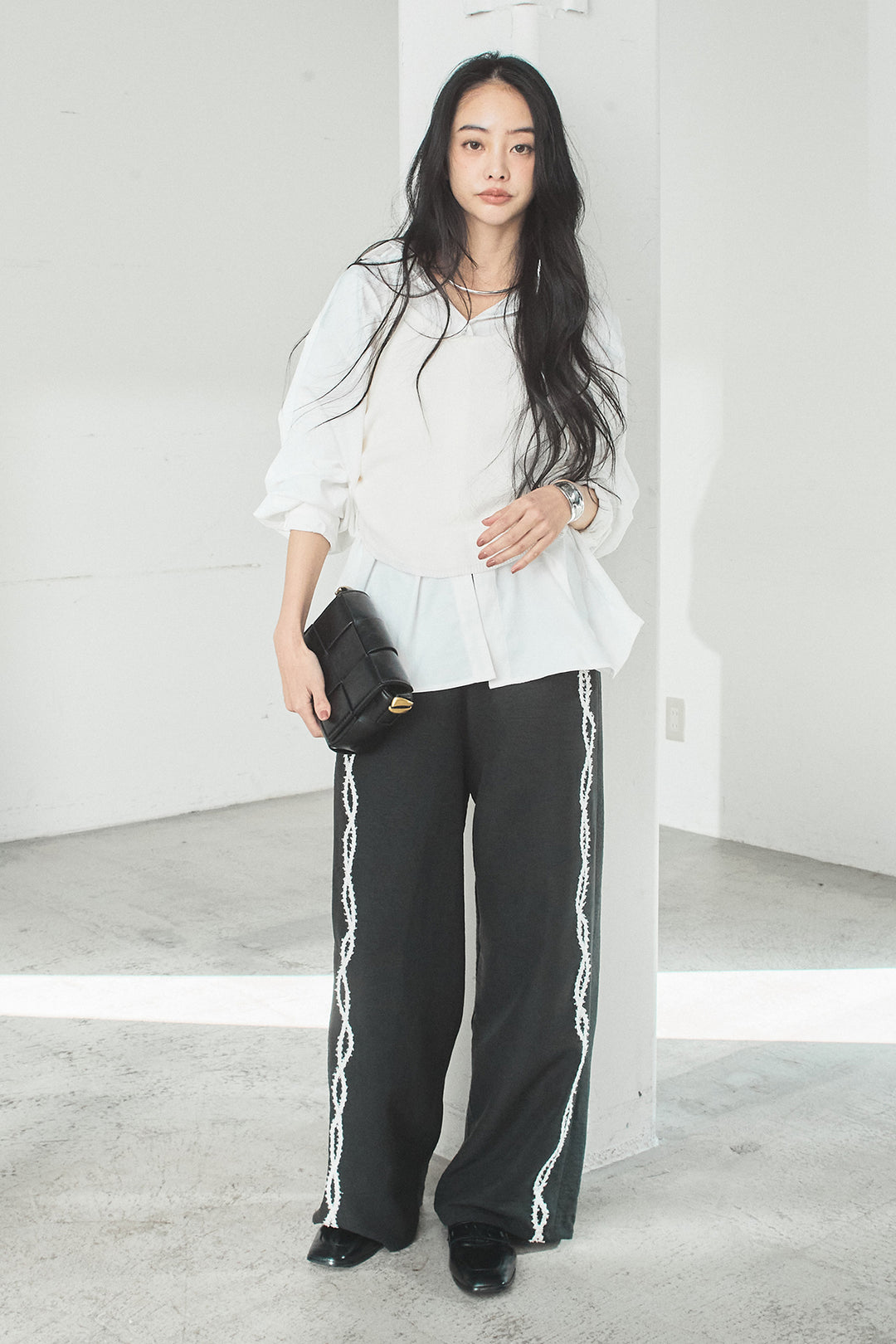 [SET]ニットキャミ付きシャツ+刺繡テープラインパンツ(2set)