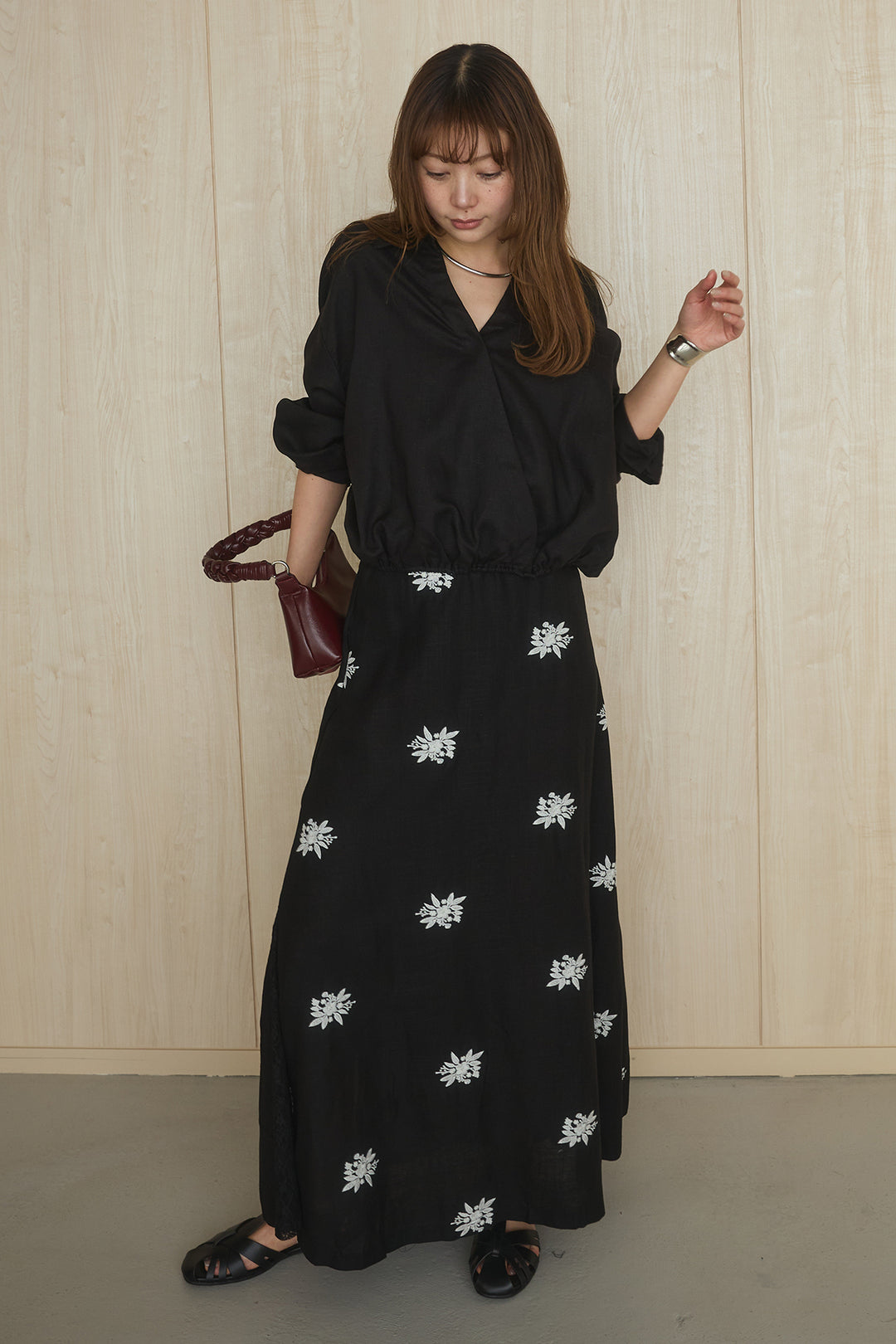 [SET]麻混襟付きトップス+レースコンビフラワー刺繍柄スカート(2set)