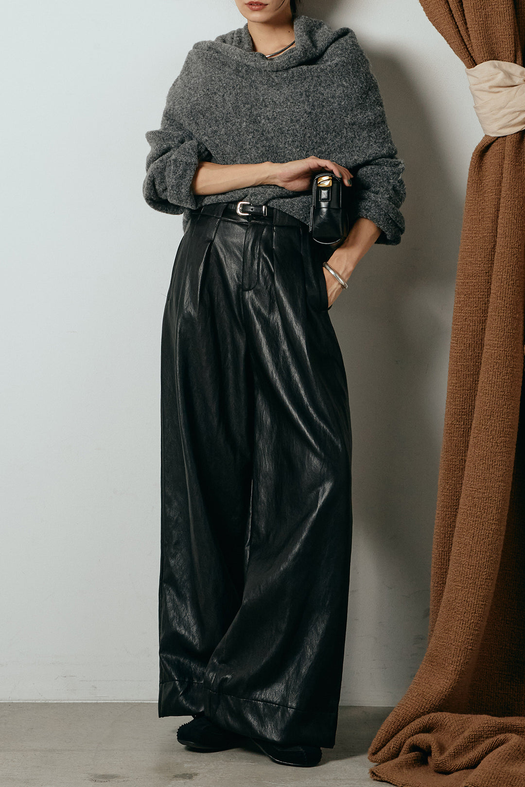 [SET]ネック巻きデザインニットトップス+ベルト付きレザーライクタックパンツ(2set)