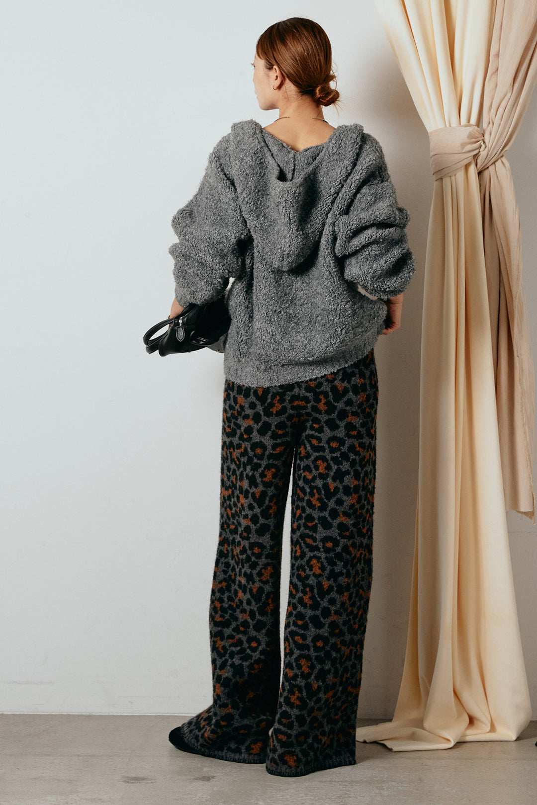 [SET]ブークレキーネックプルオーバー+リラックスレオパード柄ニットパンツ(2set)