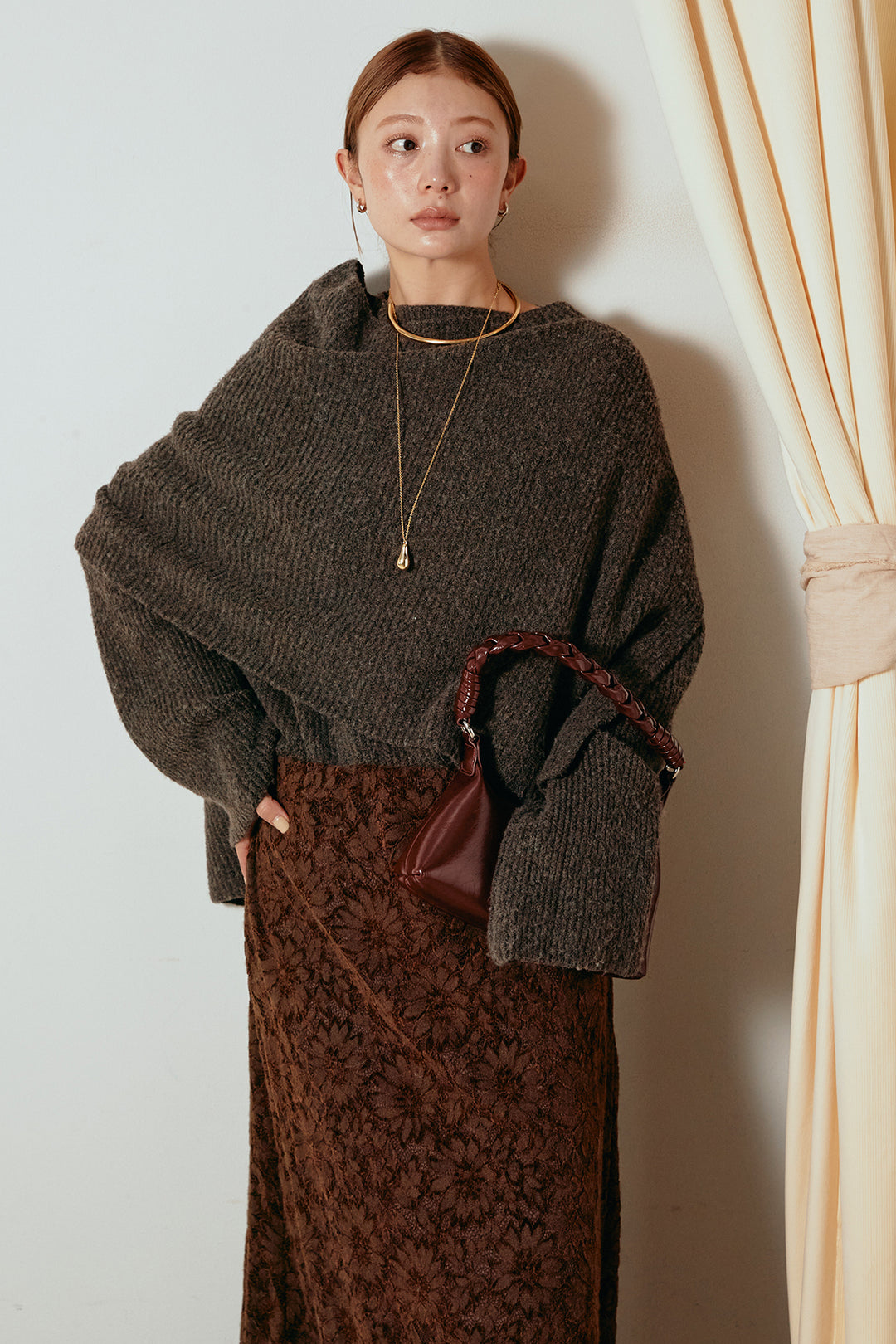 [SET]ケープデザインリブニットトップス+花柄刺繍ベロアフレアスカート(2set)