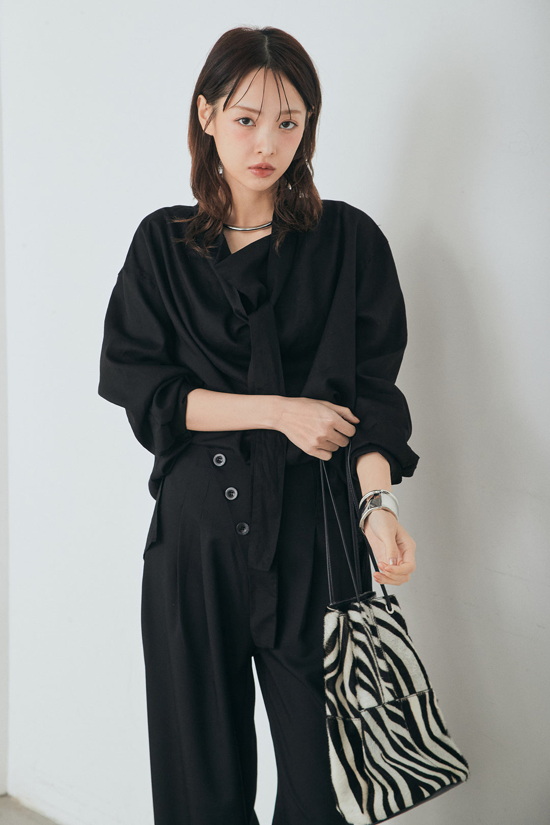 [SET]ニュアンスボータイブラウス+斜めボタンタック入りスラックス(2set)