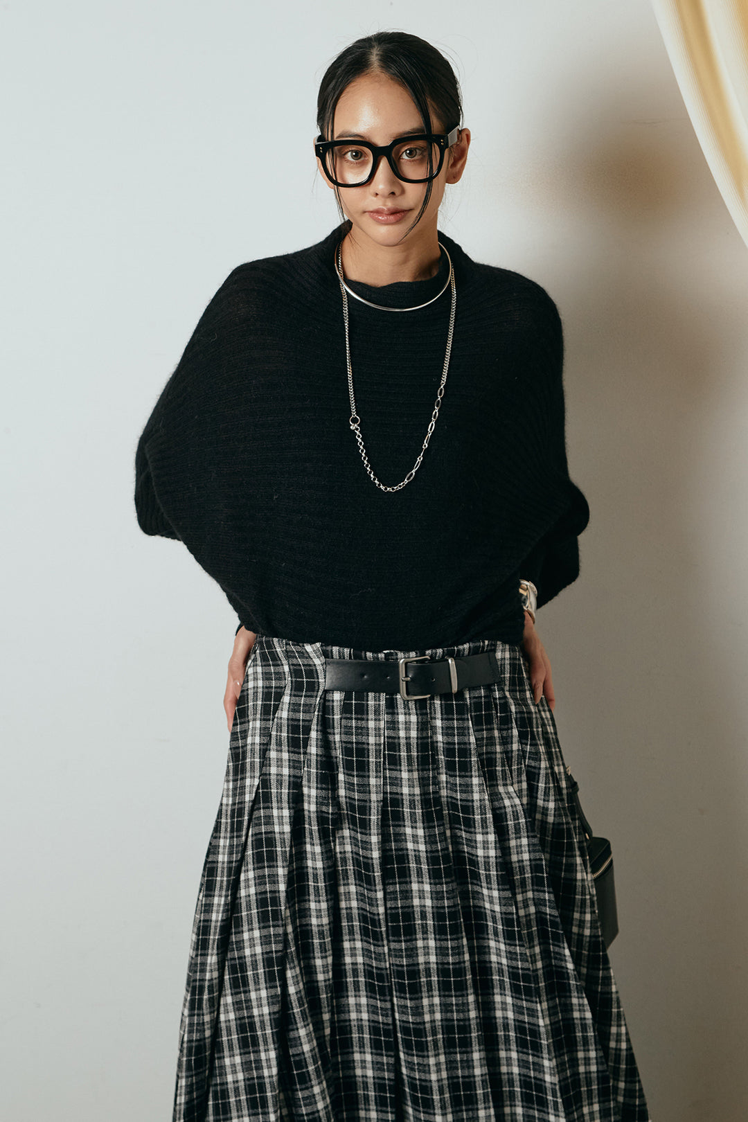 [SET]ポンチョシルエット透かしニットトップス+ベルト付きタータンチェックプリーツスカート(2set)