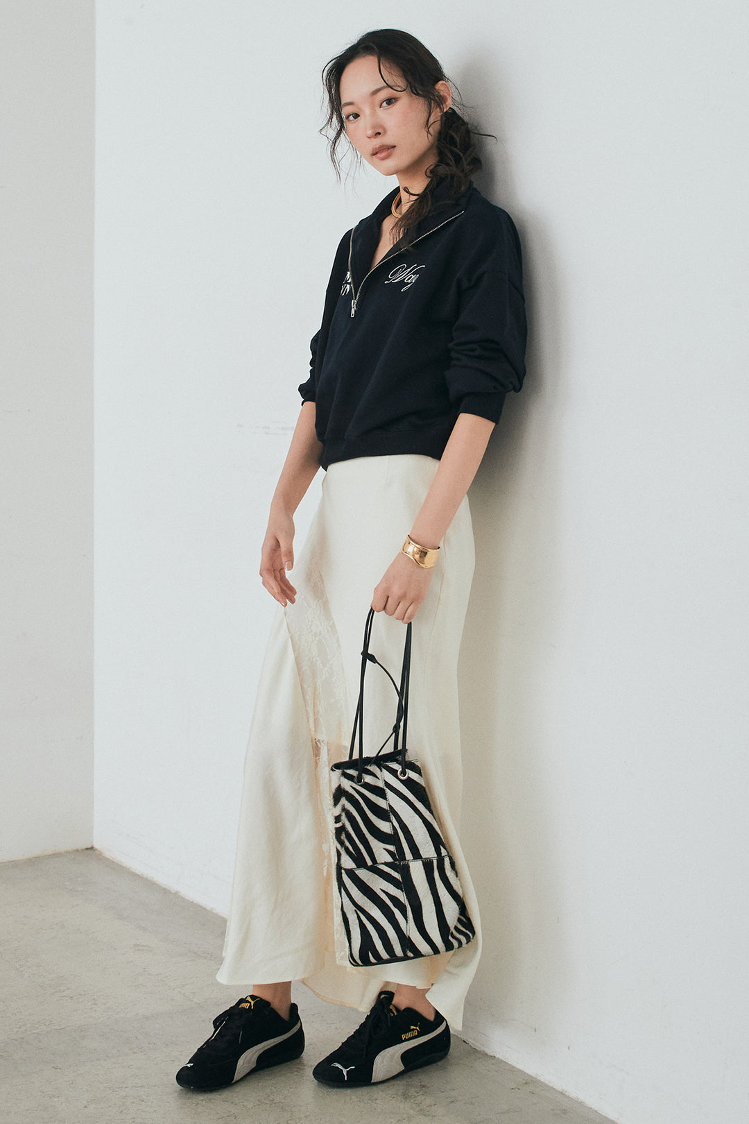 [SET]裏毛ロゴ刺繍ハーフZIPスウェット+刺繍レースデザインサテンスカート(2set)