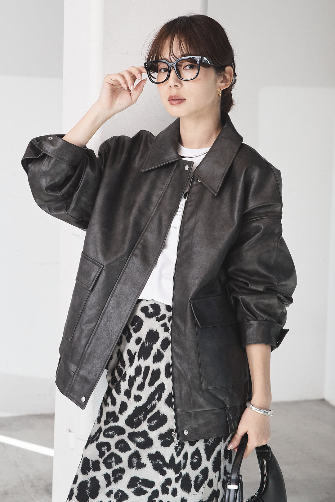 [SET]レザーライクオーバーサイズブルゾン+レオパードサテンナロースカート(2set)