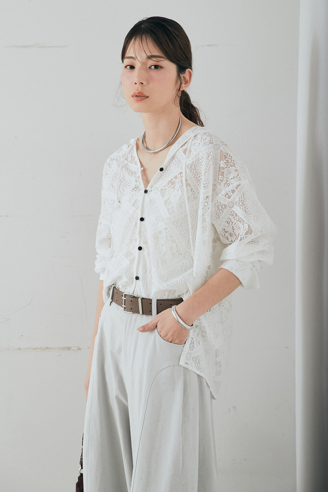 [SET]ブロックレースフード付きブラウス+ベルト付きサイドタックワイドパンツ(2set)