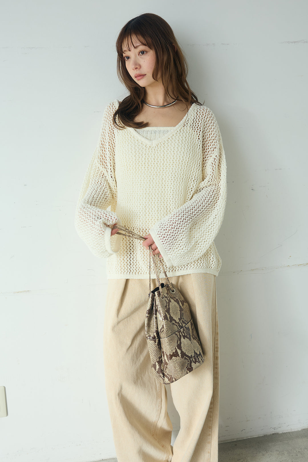 [SET]メッシュ編みビスチェセットVネックプルオーバー+カラーデニムタックカーブパンツ(2set)