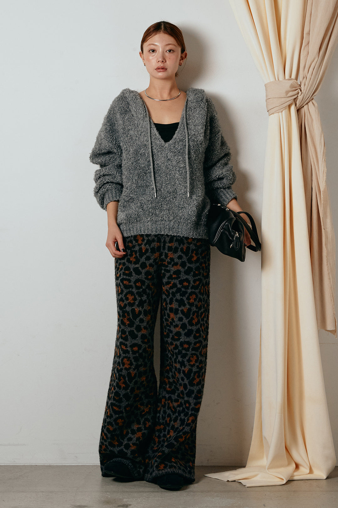 [SET]ブークレキーネックプルオーバー+リラックスレオパード柄ニットパンツ(2set)