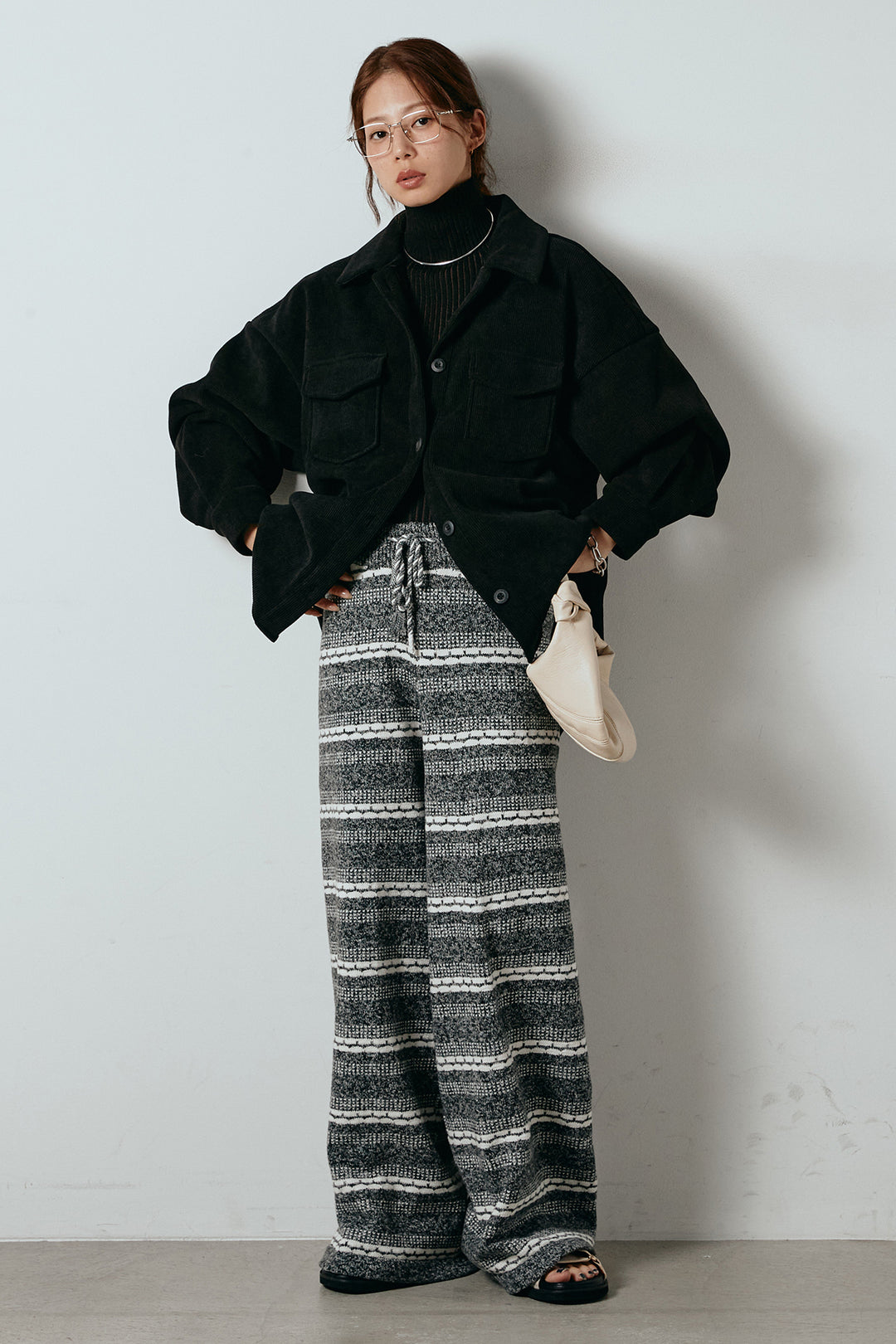 [SET]襟付きコーデュロイポケットシャツ+マルチライン柄リラックスニットパンツ(2set)
