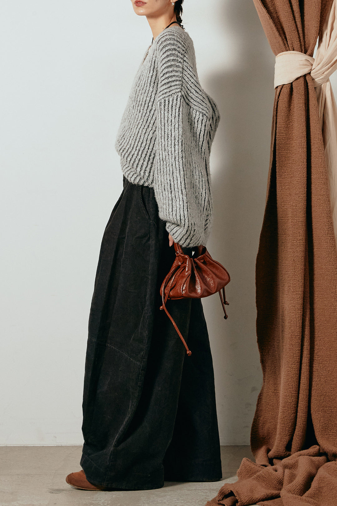 [SET]アルパカタッチ深Vニットトップス+タック入りコーデュロイワイドパンツ(2set)