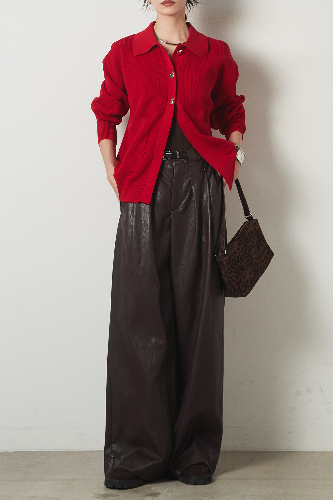 [SET]メタル釦衿付きニットカーディガン+ベルト付きレザーライクタックパンツ(2set)