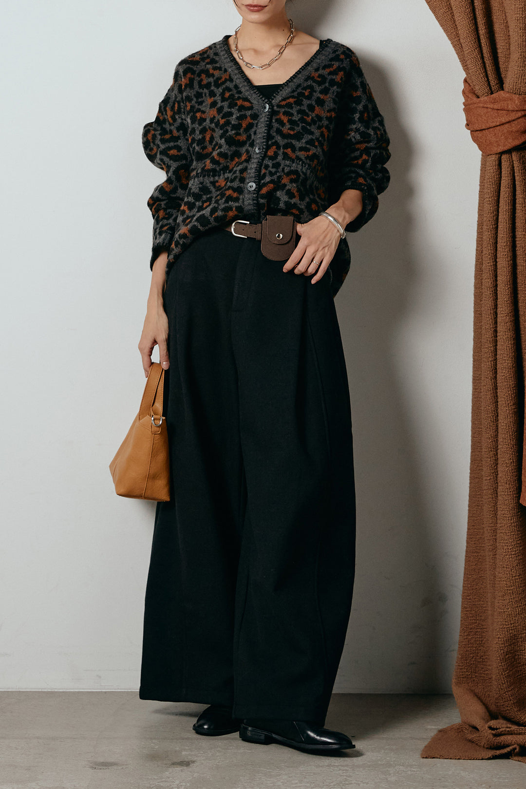[SET]ステッチデザインレオパードニットカーディガン+ポーチベルト付きカーブパンツ(2set)