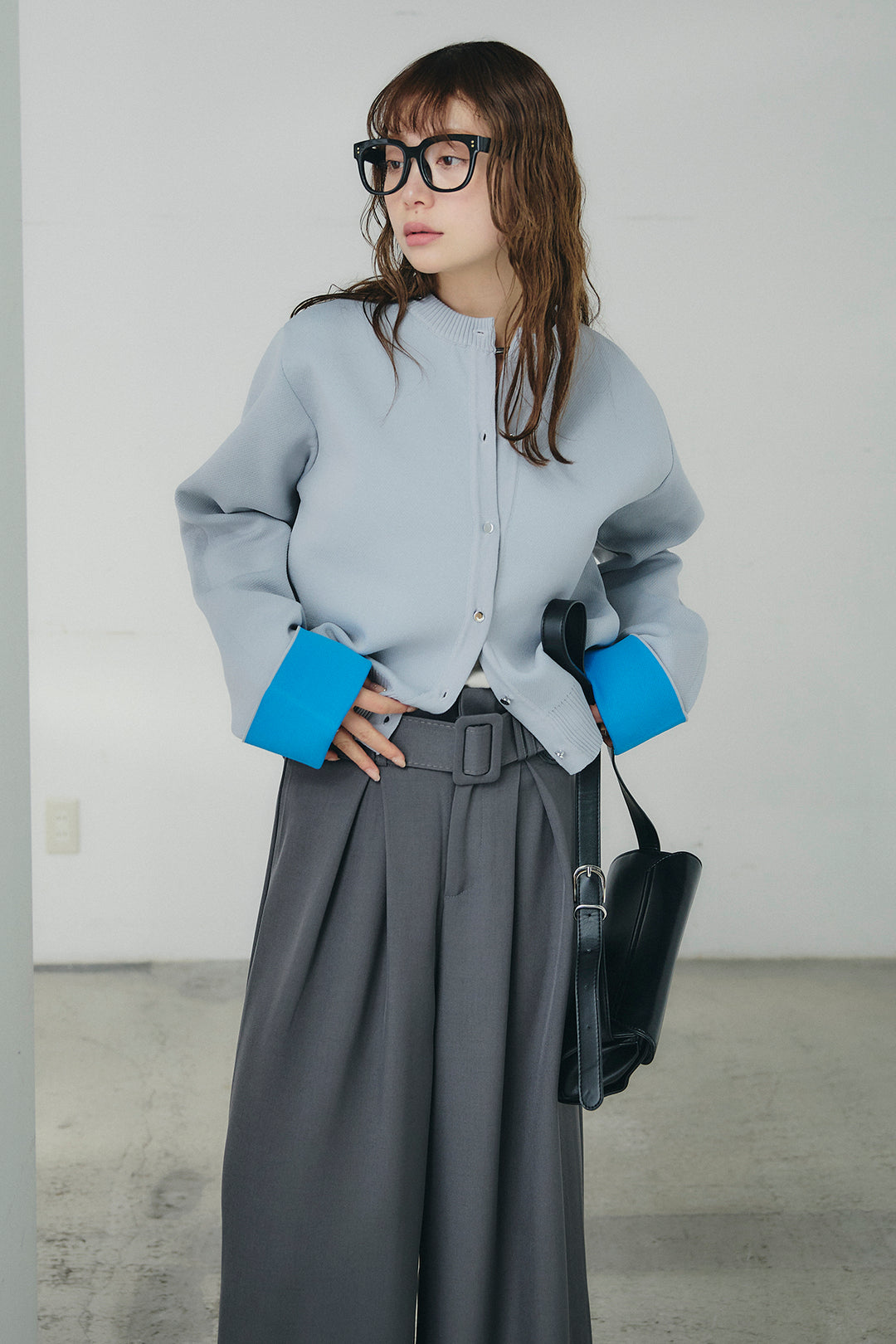 [SET]リバーシブル配色ニットカーディガン+ベルト付きツータックワイドパンツ(2set)