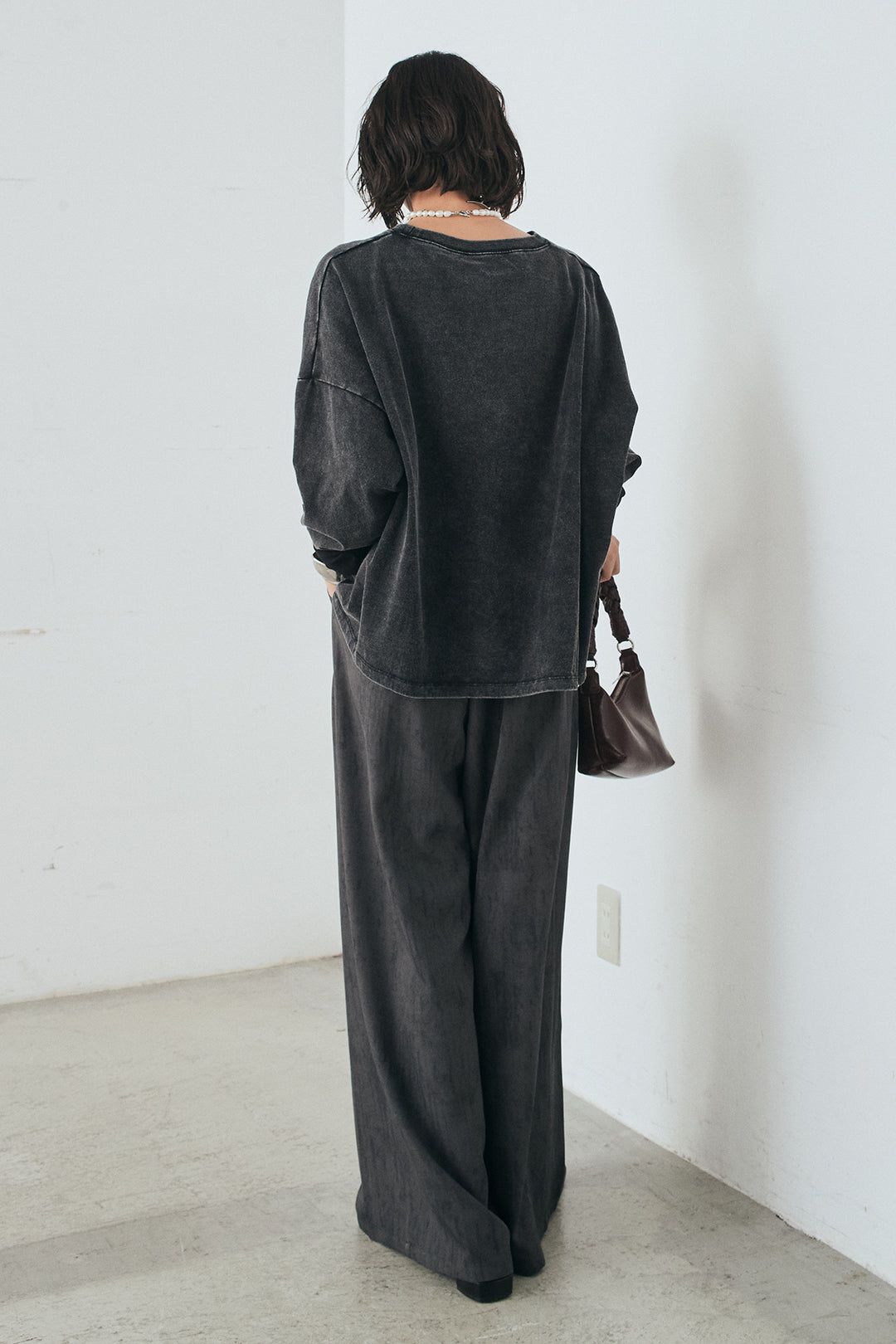 [SET]裾センタードロストロゴプリントワイドTシャツ+紐ベルト付きかすれ柄ワイドスラックス(2set)