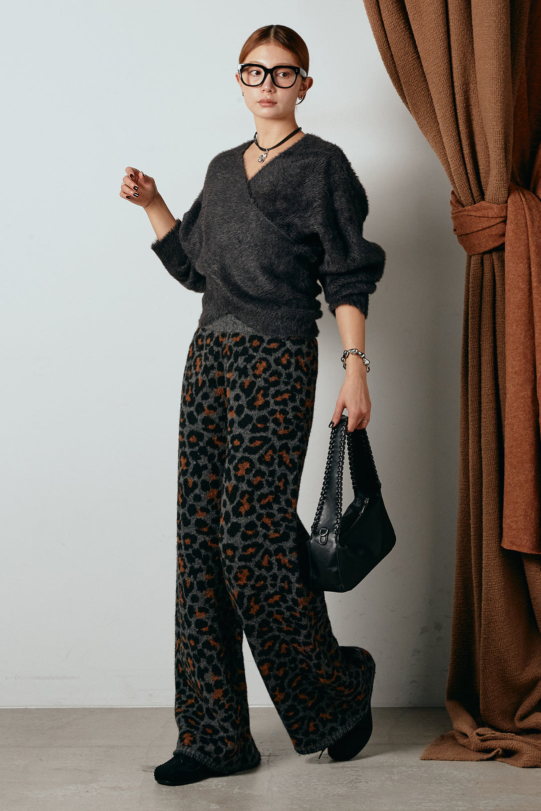 [SET]シャギーカシュクールニットトップス+リラックスレオパード柄ニットパンツ(2set)