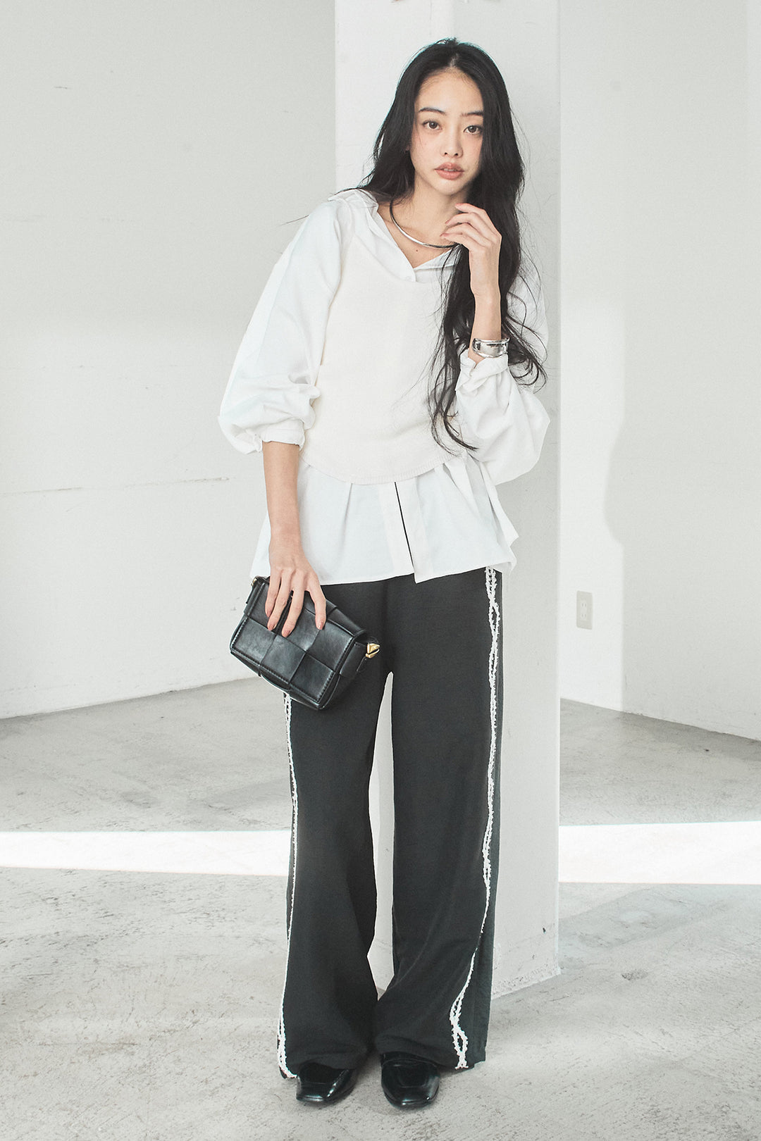 [SET]ニットキャミ付きシャツ+刺繡テープラインパンツ(2set)