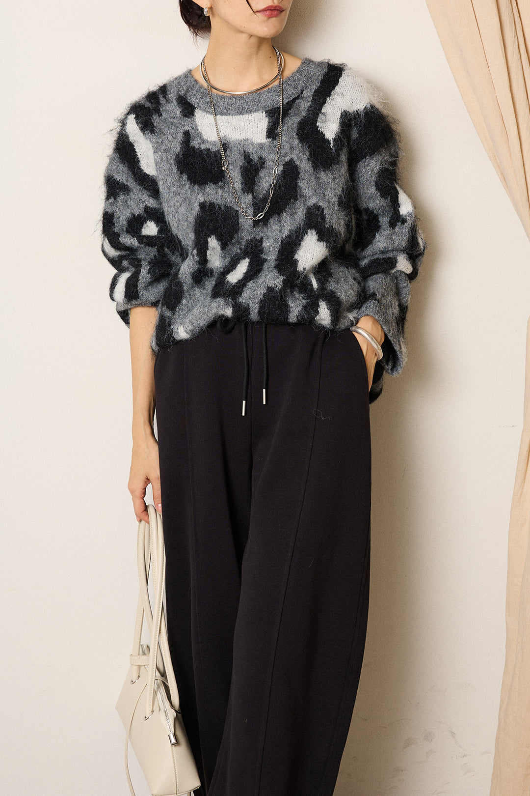 [SET]ルーズアニマルモヘアニットトップス+スウェットワイドカーブパンツ(2set)