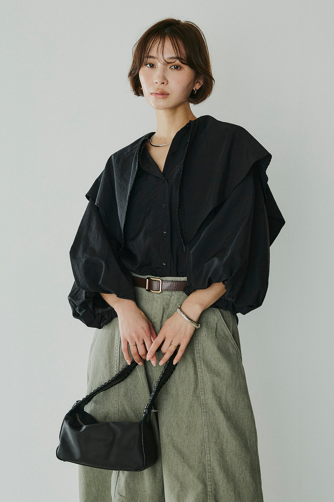 [SET]ケープカラーナイロンブラウス+サイドベルトカーブワイドパンツ(2set)