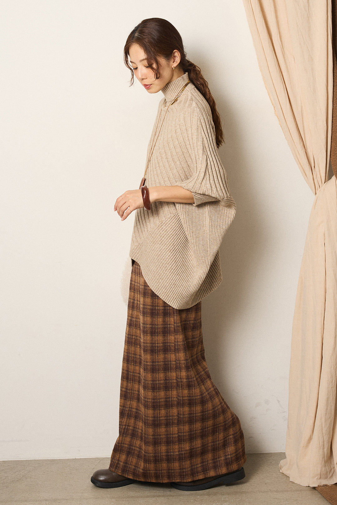 [SET]アシメデザインリブポンチョニットトップス+シャギーチェックストレートスカート(2set)