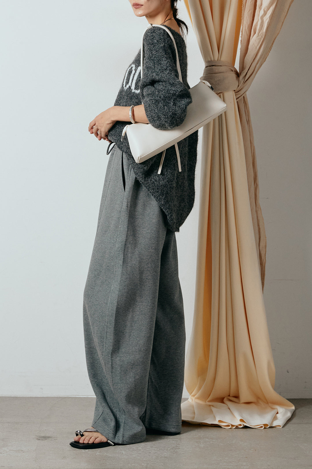 [SET]フロントロゴデザインニットトップス+スウェットワイドカーブパンツ(2set)