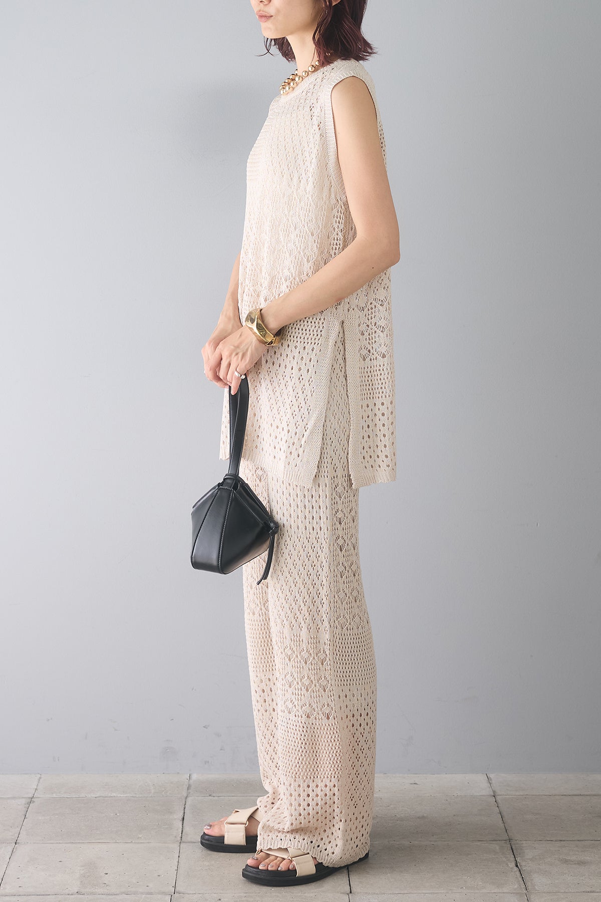 即納】リネンタッチアシメ透かし柄サイドスリットトップス – ESICA