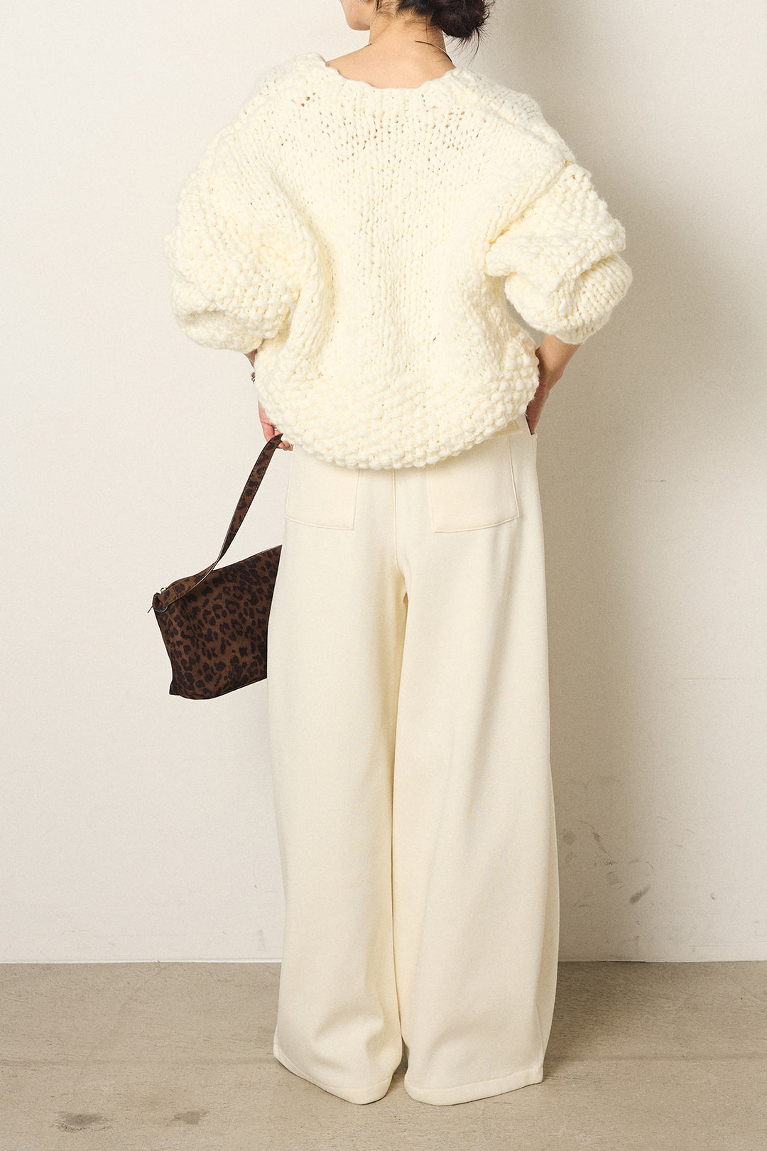 [SET]Vネックハンド編みニットトップス+太ベルト付きスウェットワイドカーブパンツ(2set)