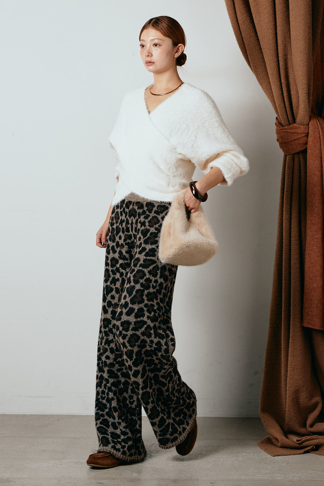 [SET]シャギーカシュクールニットトップス+リラックスレオパード柄ニットパンツ(2set)