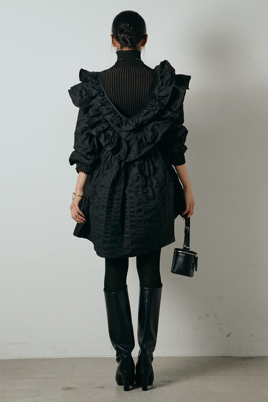 [SET]Vネックフリルカラーブラウス+リブニットシームレスタートルプルオーバー+ストレッチエコレザーバミューダパンツ(3set)