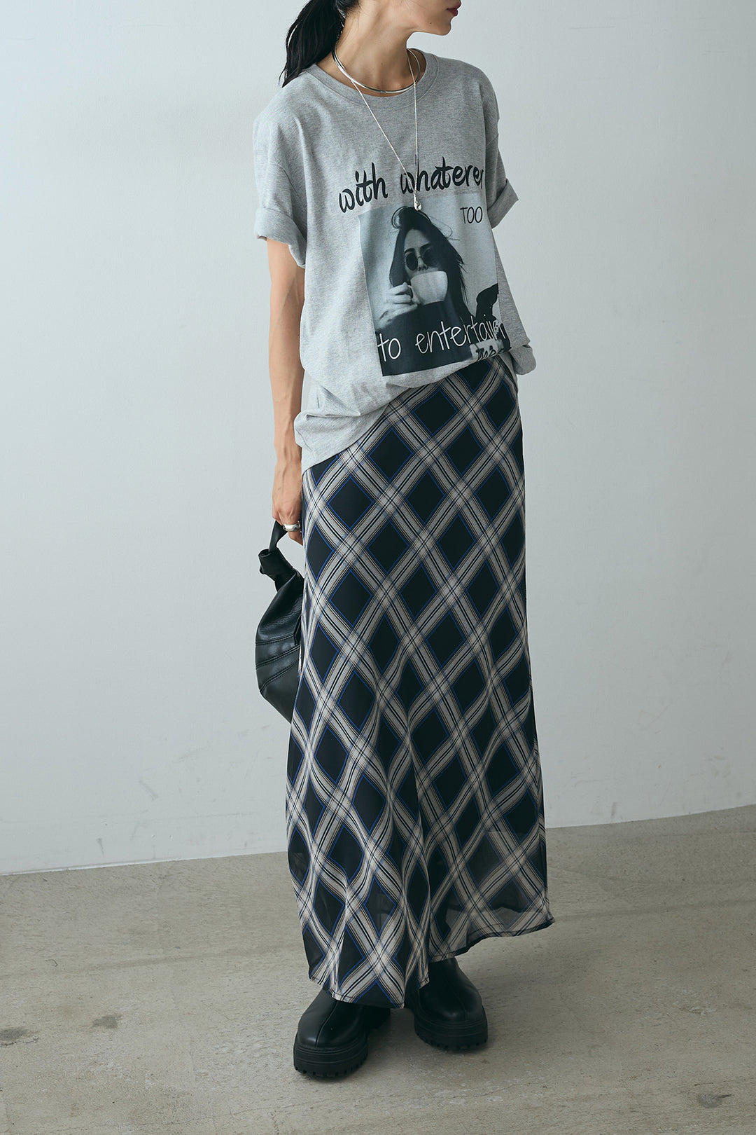 [SET]モノトーンフォトプリントTシャツ+マルチ柄シアースカート(2set)