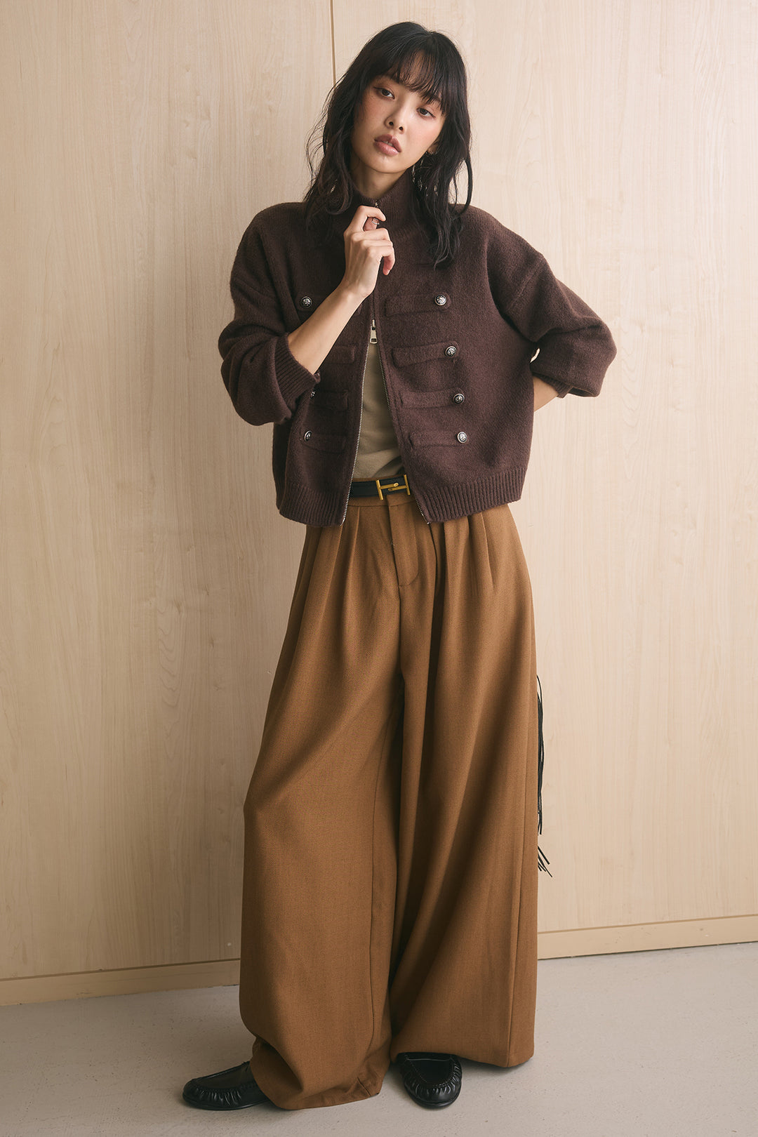 [SET]ナポレオンボタンハイネックニットブルゾン+ゴールドバックルベルト付きタックワイドパンツ(2set)