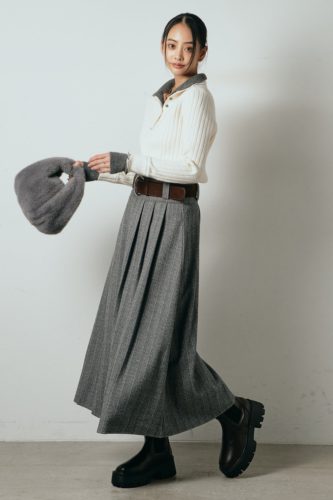 [SET]レイヤード風リブニットトップス+太ベルト付きヘリンボーンプリーツスカート(2set)