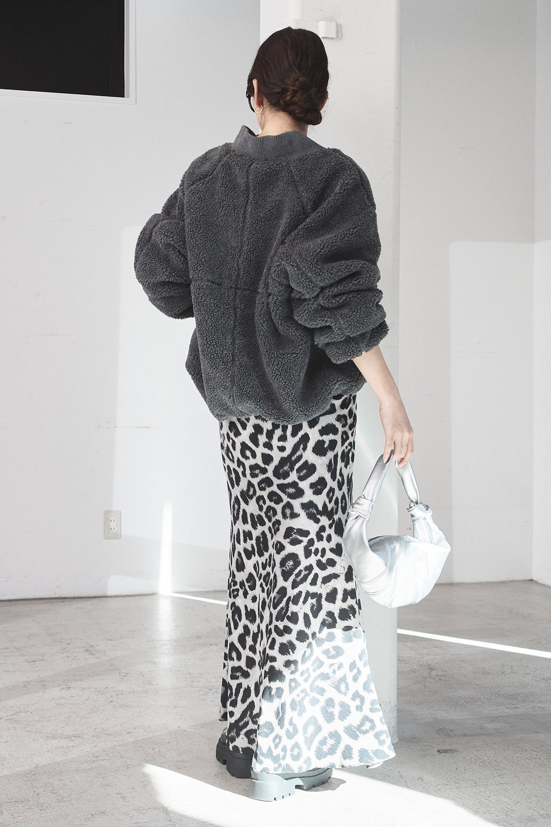 [SET]ノーカラーリブボアアウター+レオパードサテンナロースカート(2set)