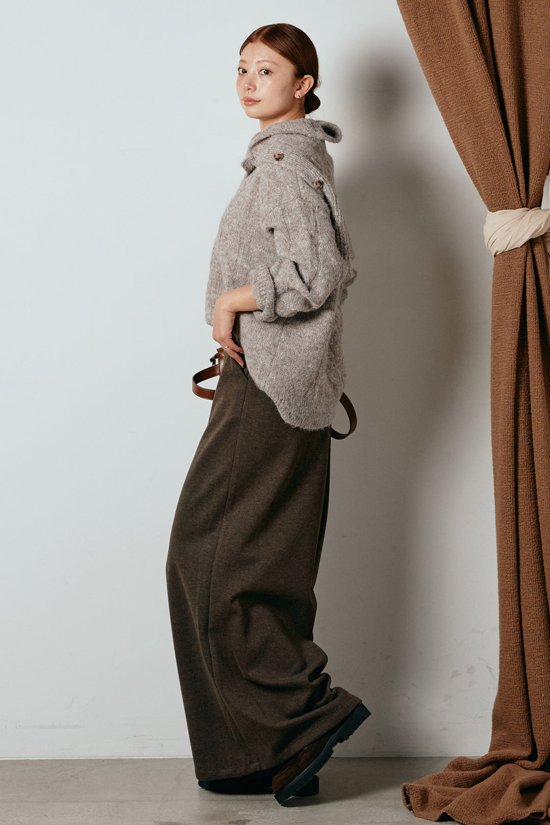 [SET]ケープデザインケーブルニットトップス+ベルト付きフロントタックデザインパンツ(2set)