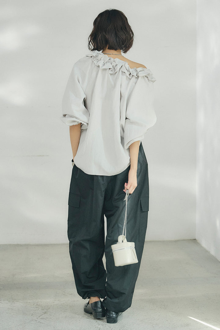 [SET]ネックフリルデザインブラウス+撥水ジョガーパンツ(2set)