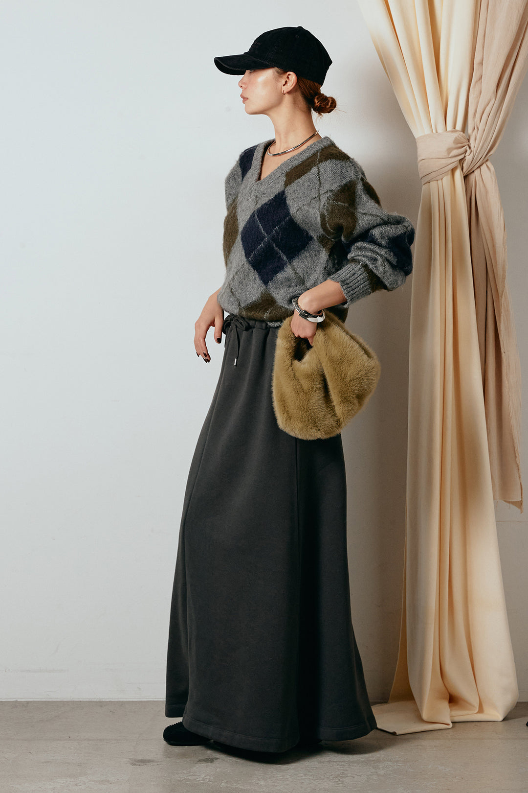 [SET]アクリルモヘアアーガイルVネックプルオーバー+裏起毛スウェットロングマキシスカート(2set)