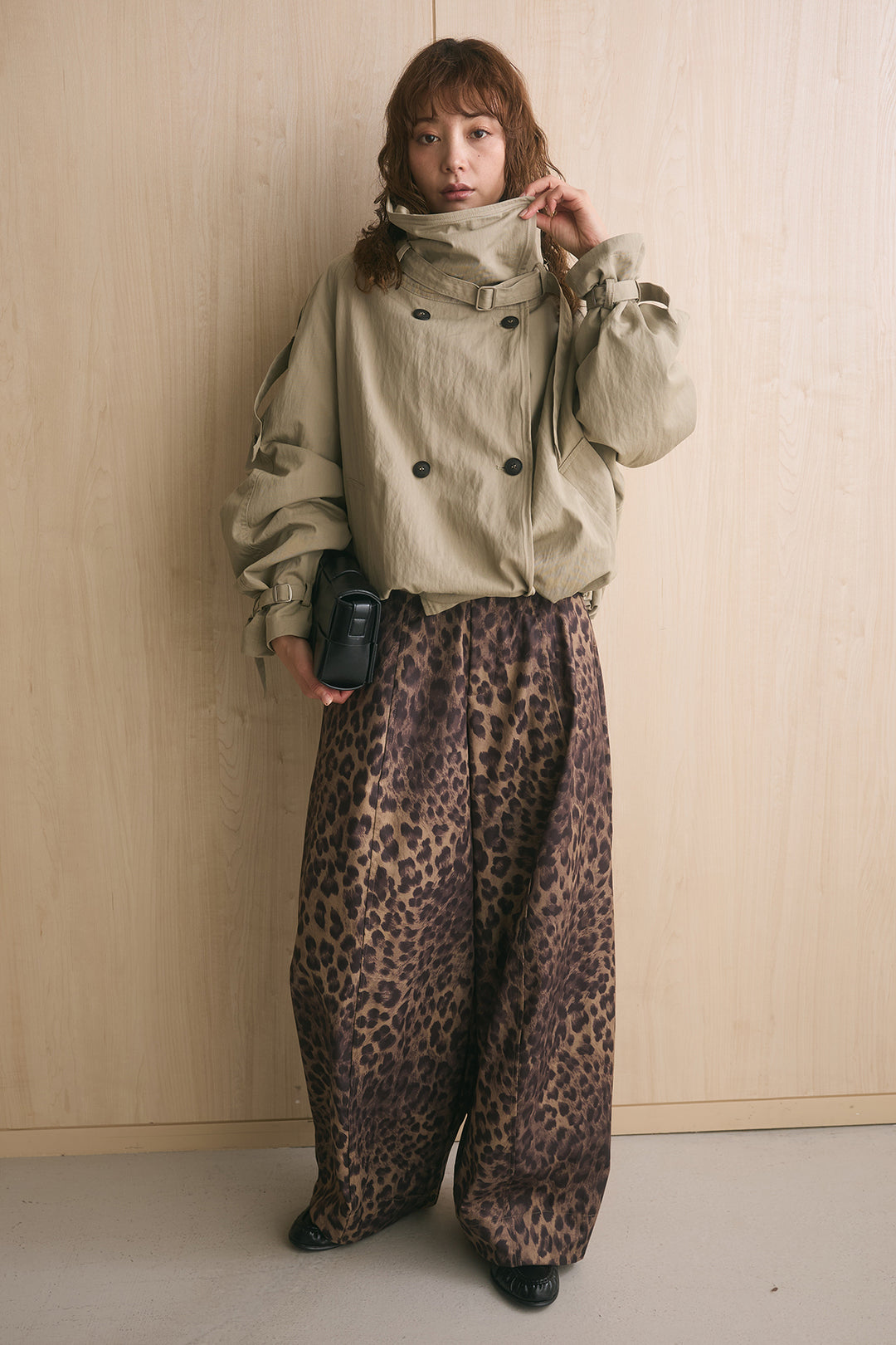 [SET]ハイネックバルーントレンチコート+太ベルト付きレオパード柄ワイドパンツ(2set)