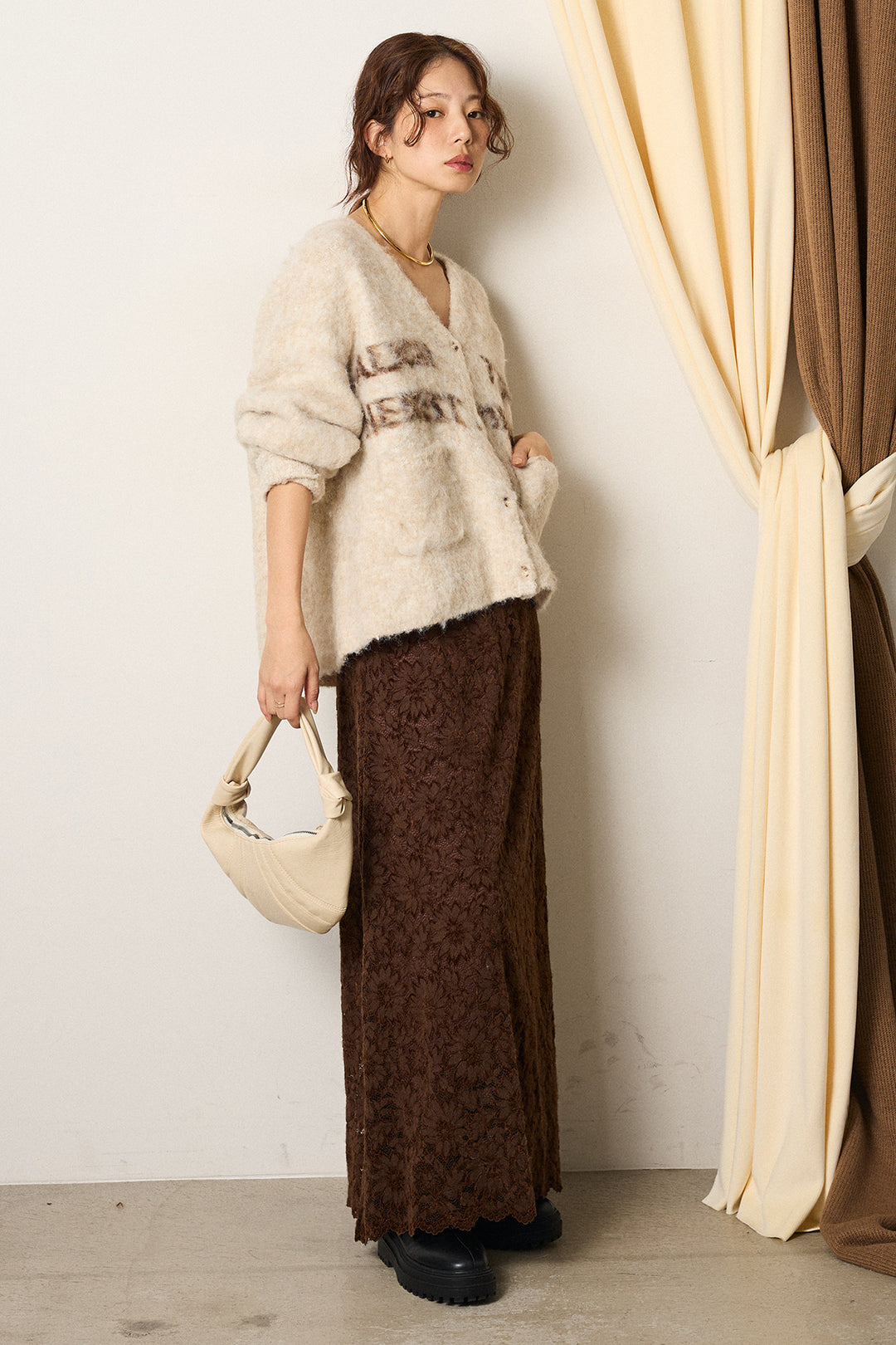 [SET]ウール混透かしロゴニットカーディガン+花柄刺繍ベロアフレアスカート(2set)