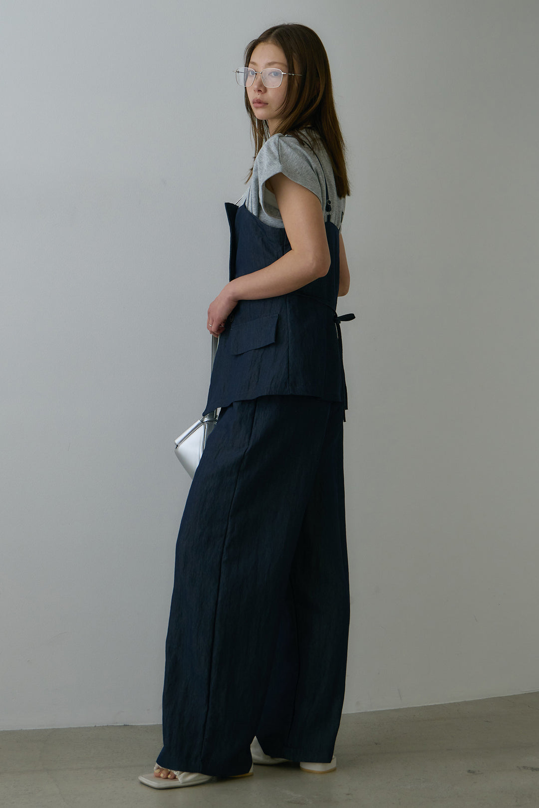 [SET]フロントボタンビスチェSETUP+ネックポーチ付きタックデザインTシャツ(2set)