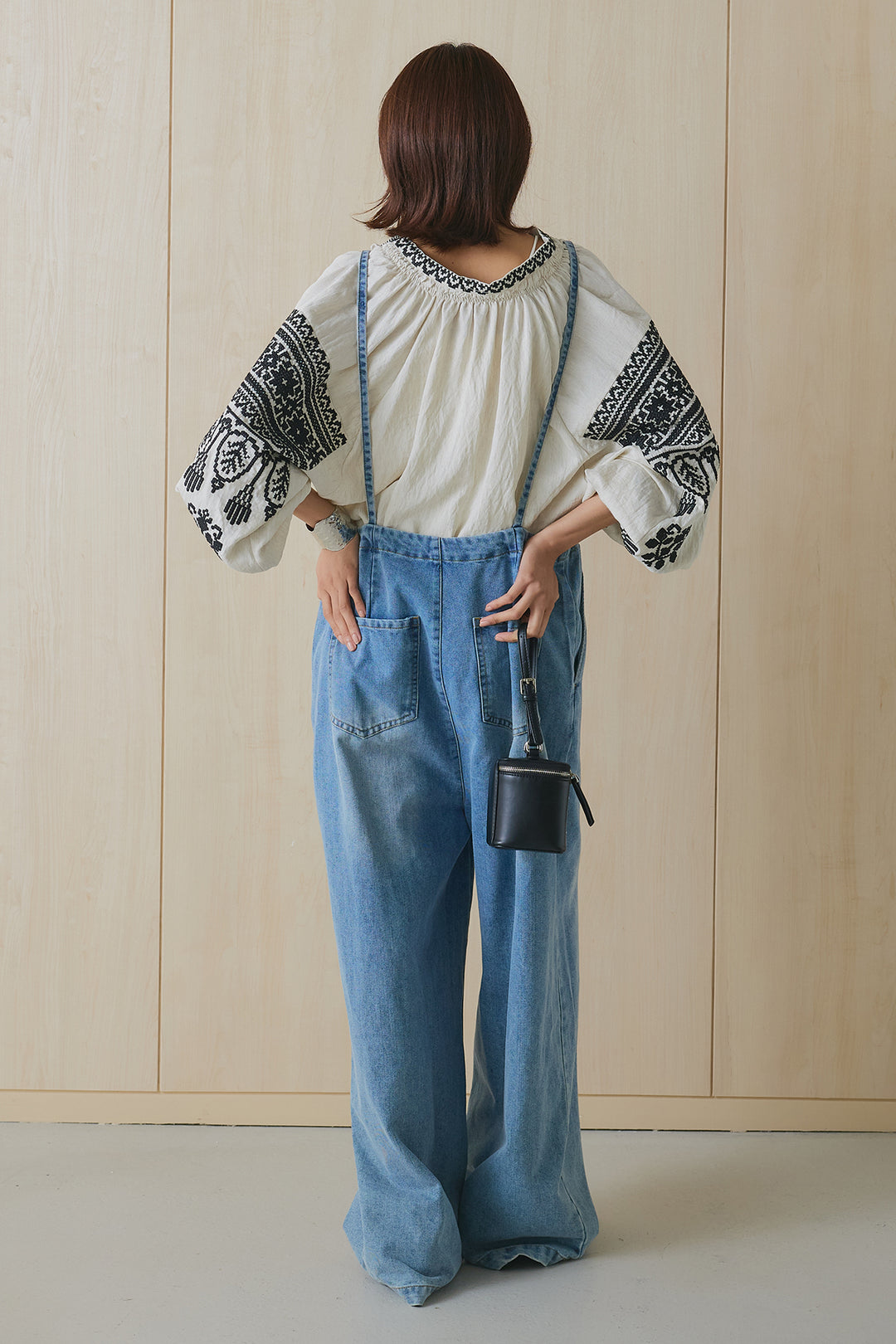 [SET]エスニック刺繍パフスリーブブラウス+フロントジップストラップデザインデニムサロペット(2set)
