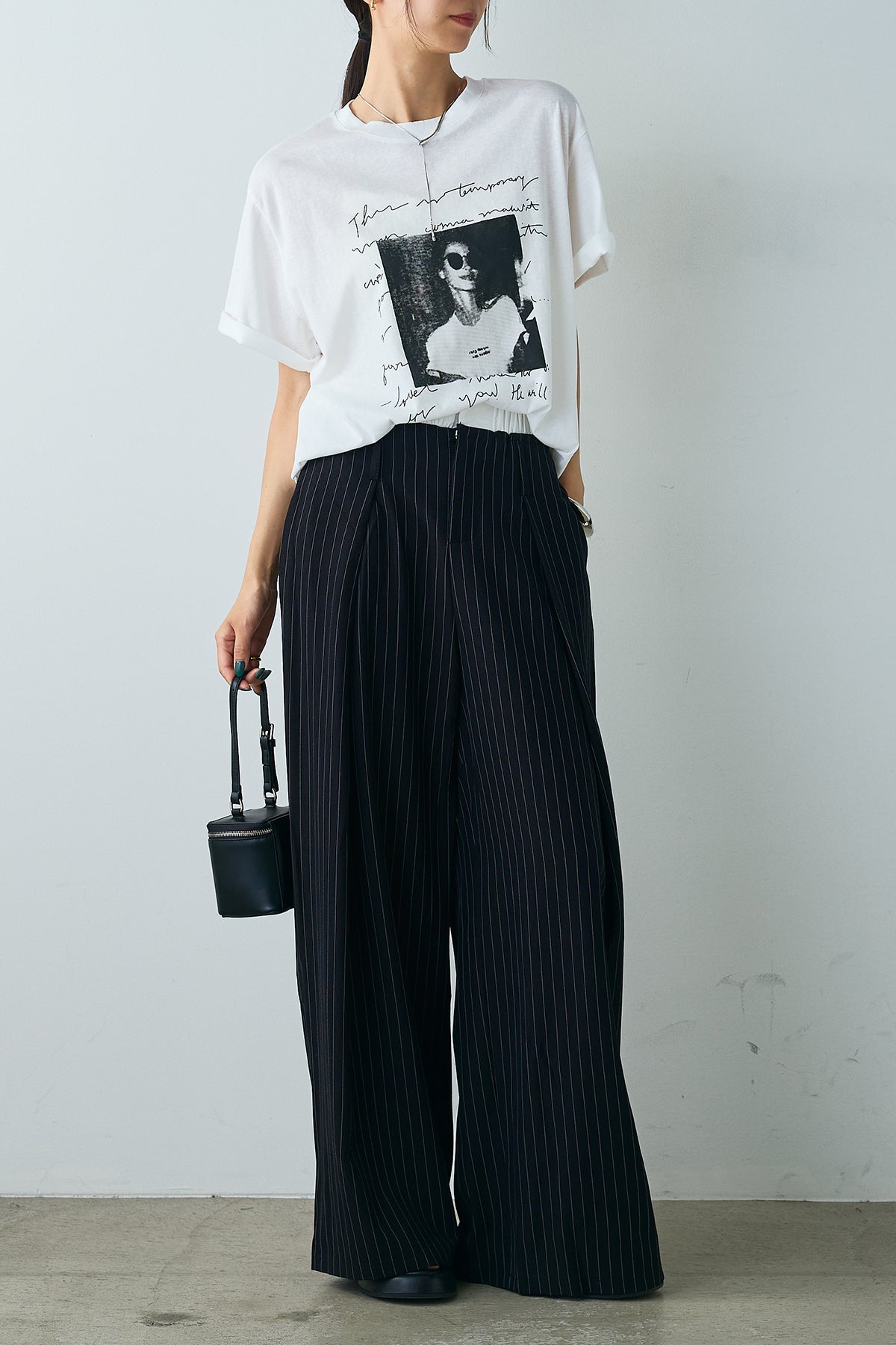 SET]ニュアンス英字フォトプリントTシャツ+レイヤードデザインピン