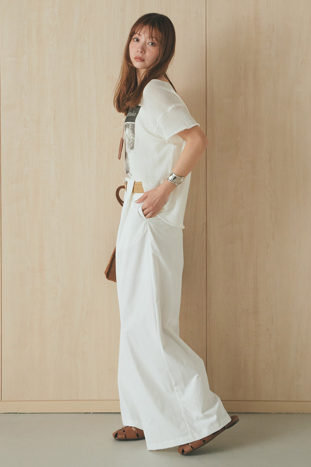 [SET]半袖モノトーングラフィックトップス+ベルトループデザインハイウエストタックパンツ(2set)