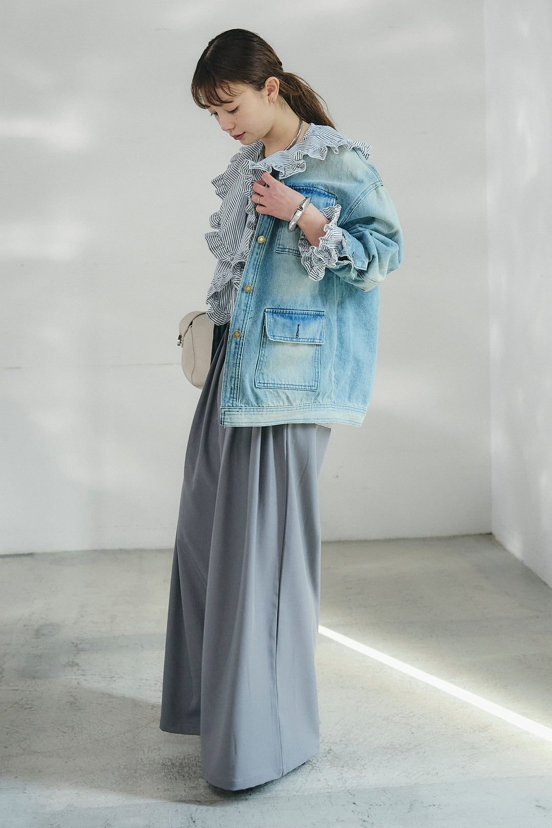 [SET]ノーカラーデニムポケットジャケット+コットンフリルブラウス+ベルト付きタックデザインハイウエストロングパンツ(3set)
