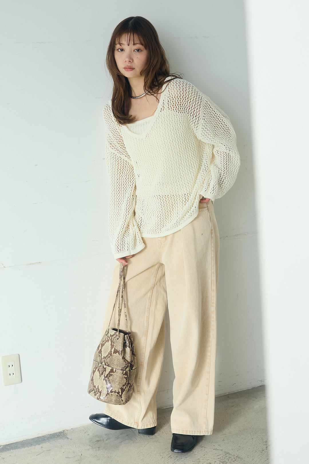 [SET]メッシュ編みビスチェセットVネックプルオーバー+カラーデニムタックカーブパンツ(2set)