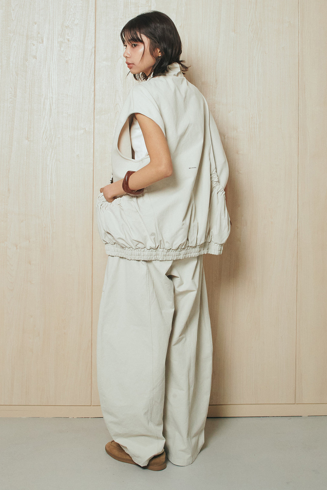 [SET]ショルダー切替スタンドネックジップベスト+コットンポリツータックセンターシームカーブパンツ(2set)