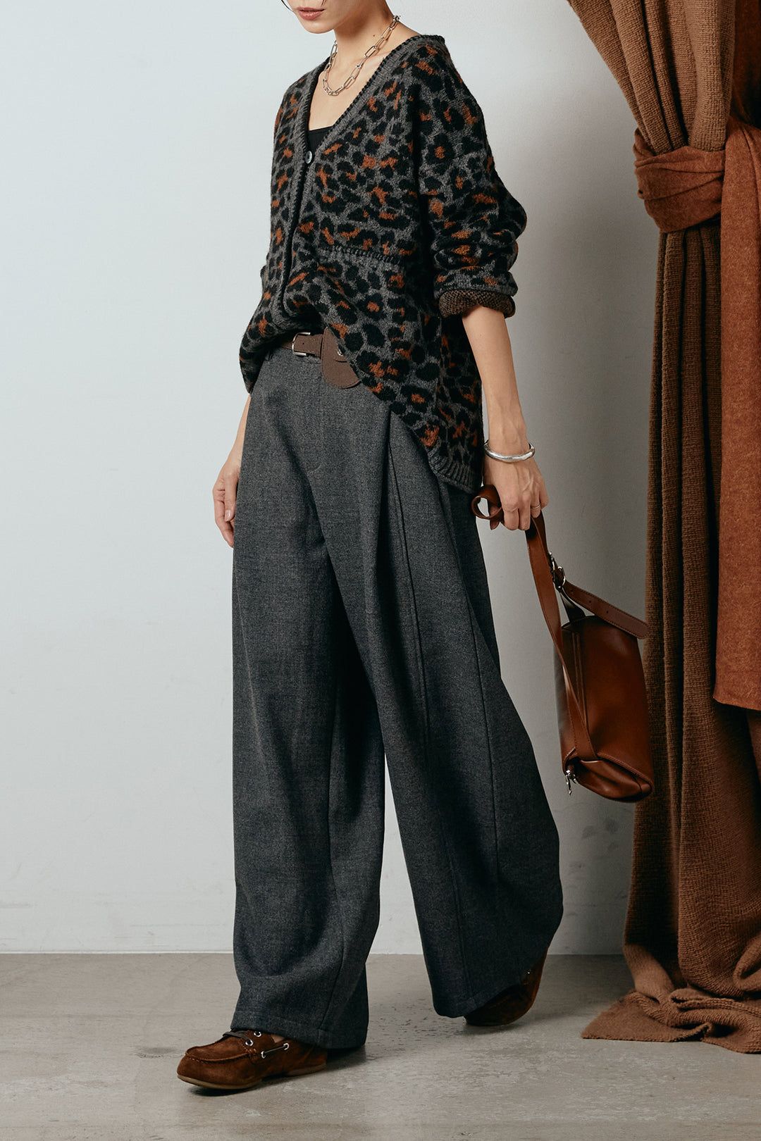 [SET]ステッチデザインレオパードニットカーディガン+ポーチベルト付きカーブパンツ(2set)