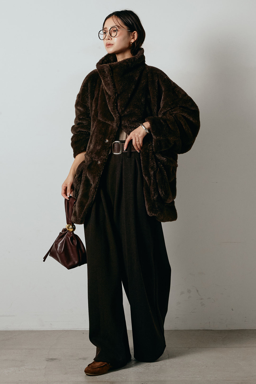 [SET]スタンドネックファーコート+フェイクレザー太ベルト付きタックワイドパンツ(2set)