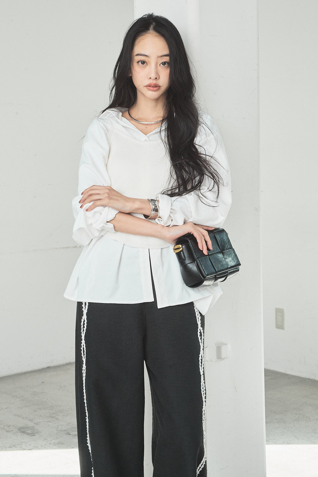 [SET]ニットキャミ付きシャツ+刺繡テープラインパンツ(2set)