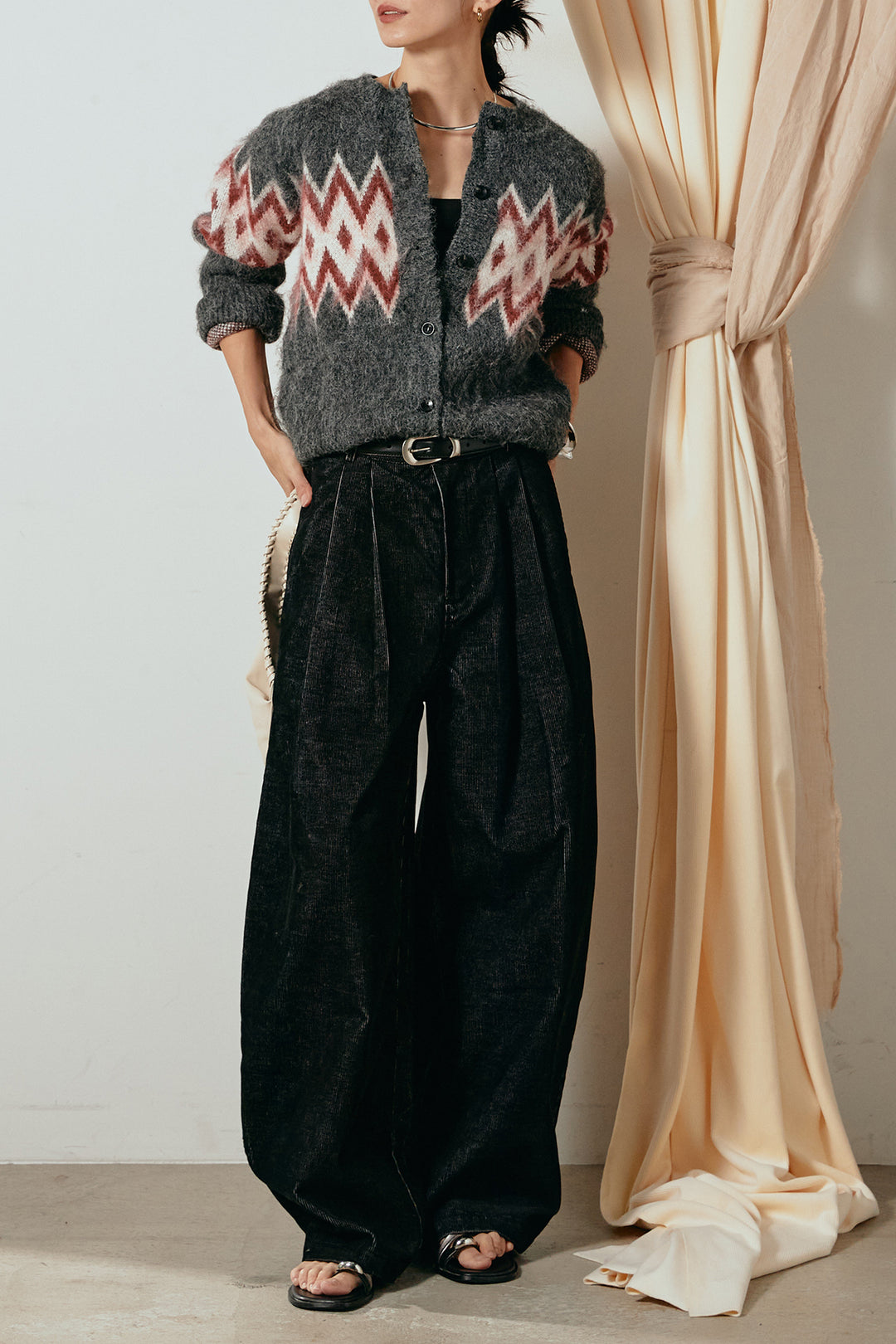 [SET]起毛ノルディック柄ニットカーディガン+フロントタック入りコーデュロイパンツ(2set)