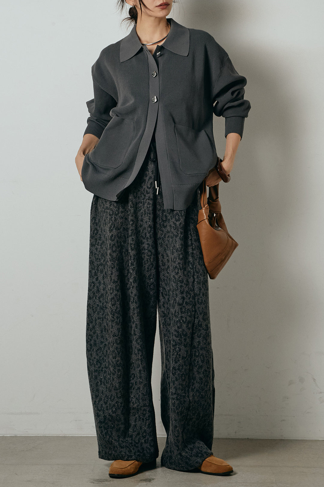 [SET]メタル釦衿付きニットカーディガン+リラックスレオパード柄ワイドパンツ(2set)