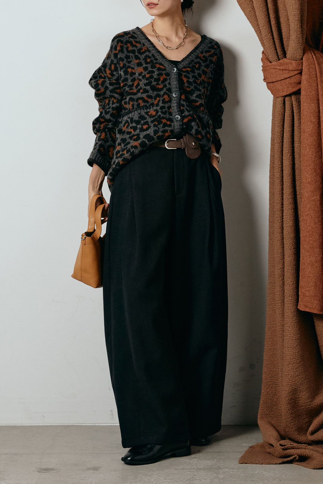 [SET]ステッチデザインレオパードニットカーディガン+ポーチベルト付きカーブパンツ(2set)